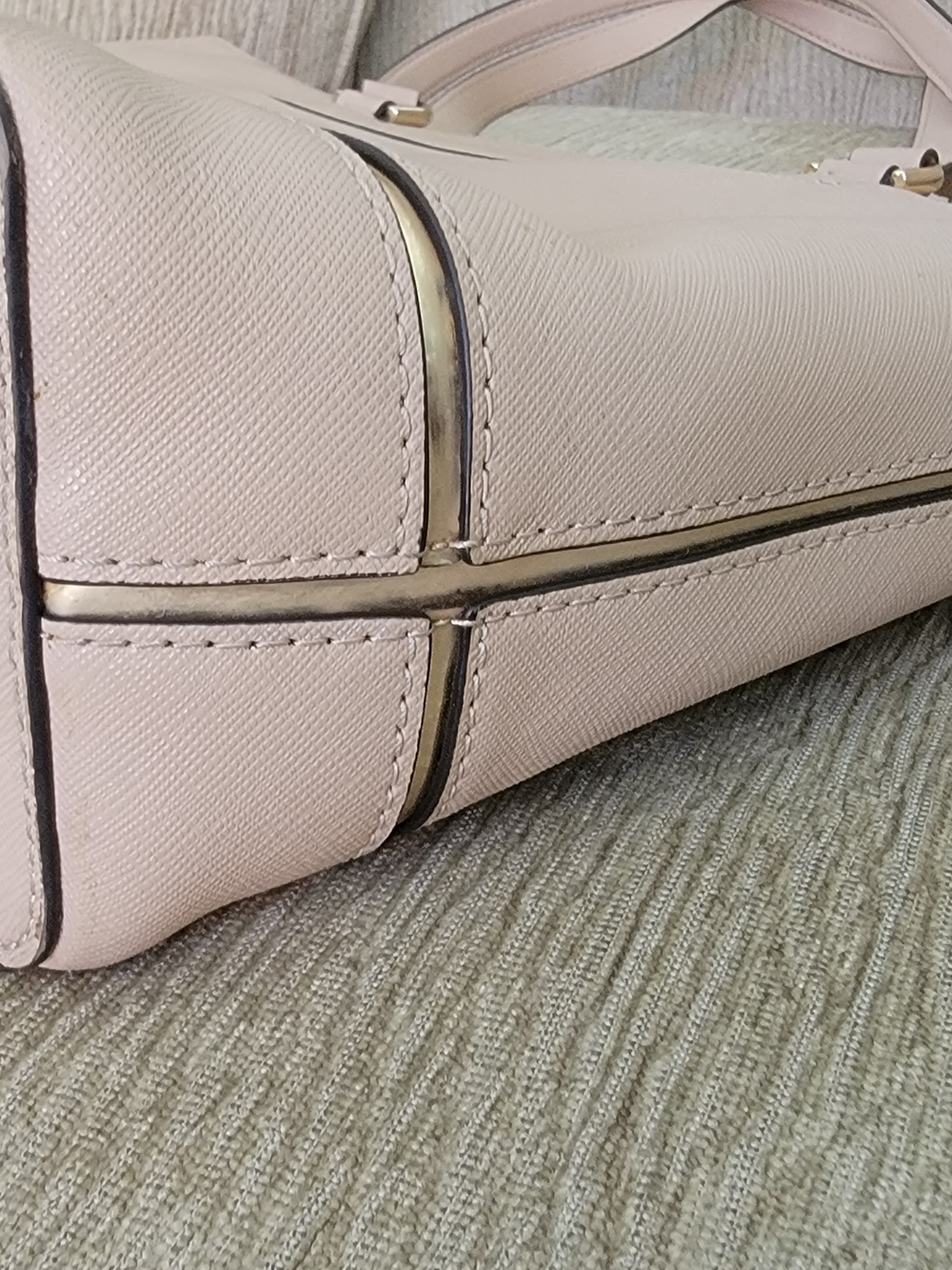 Michael Kors Beige Tote Bag - Elegant Saffiano Leather Shoulder Bag - Picture 8 of 8